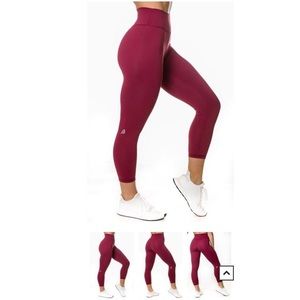 Ptula Taylor stay true leggings. 23” large. New